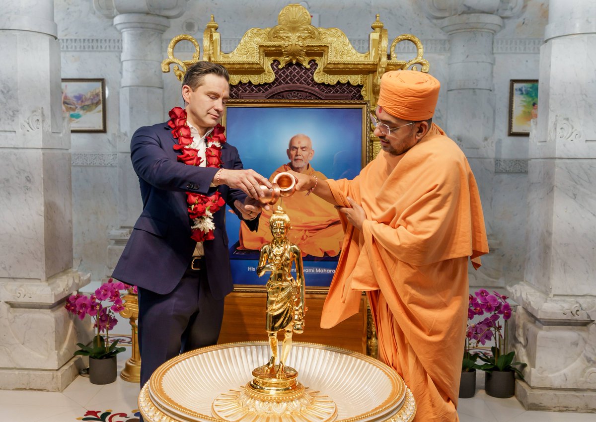 Hon. <a href="/PierrePoilievre/">Pierre Poilievre</a> visited <a href="/baps_toronto/">bapstoronto</a> and experienced the vibrant spirit of community, service, and faith.
He joined in prayers alongside community members, sharing hopes for peace and prosperity in Canada and beyond.

#BAPS #BAPSToronto #Canada #Community #PierrePoilievre