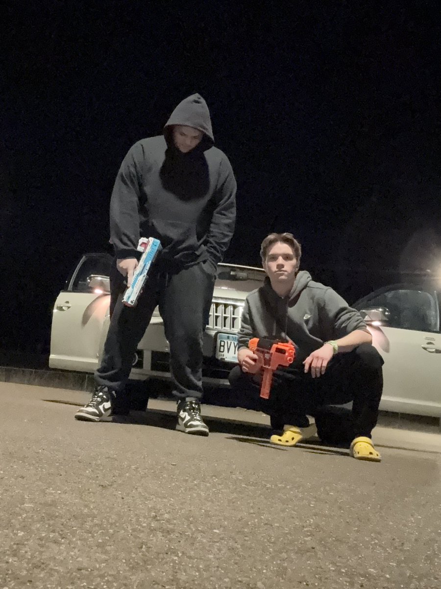 Blakeyross9's tweet photo. @CecNerf 
Where everyone at. Turf a lil cozy #gangstasparadise https://t.co/GeyYfTXTVu