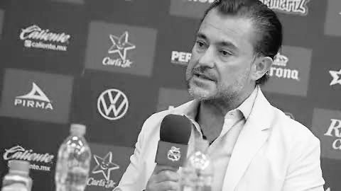 PCamotera's tweet photo. ¡POR FAVOR Váyanse! 👉

No salgan a declarar, no escriban sus mensajes en redes, solo váyanse a sus ansiadas vacaciones.

Si no quieren, no regresen, si van a pisotear nuestra historia, no se vuelvan a poner esta playera.

Por favor solo váyanse, no queremos verlos por ahora. https://t.co/7Juo0GxPf8