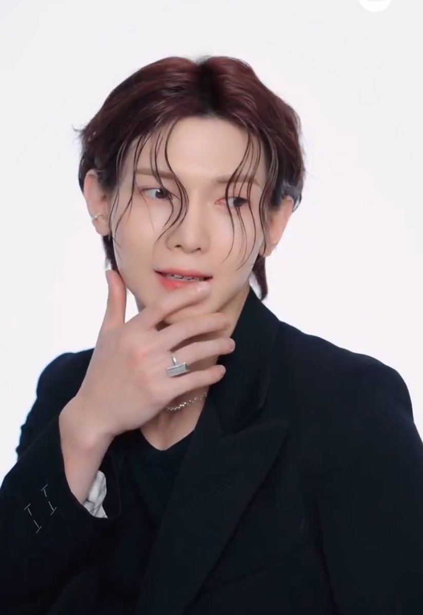YEOTEEZx's tweet photo. OH HES ABSOLUTELY GORGEOUS!!! https://t.co/xQ8xk8ftzg