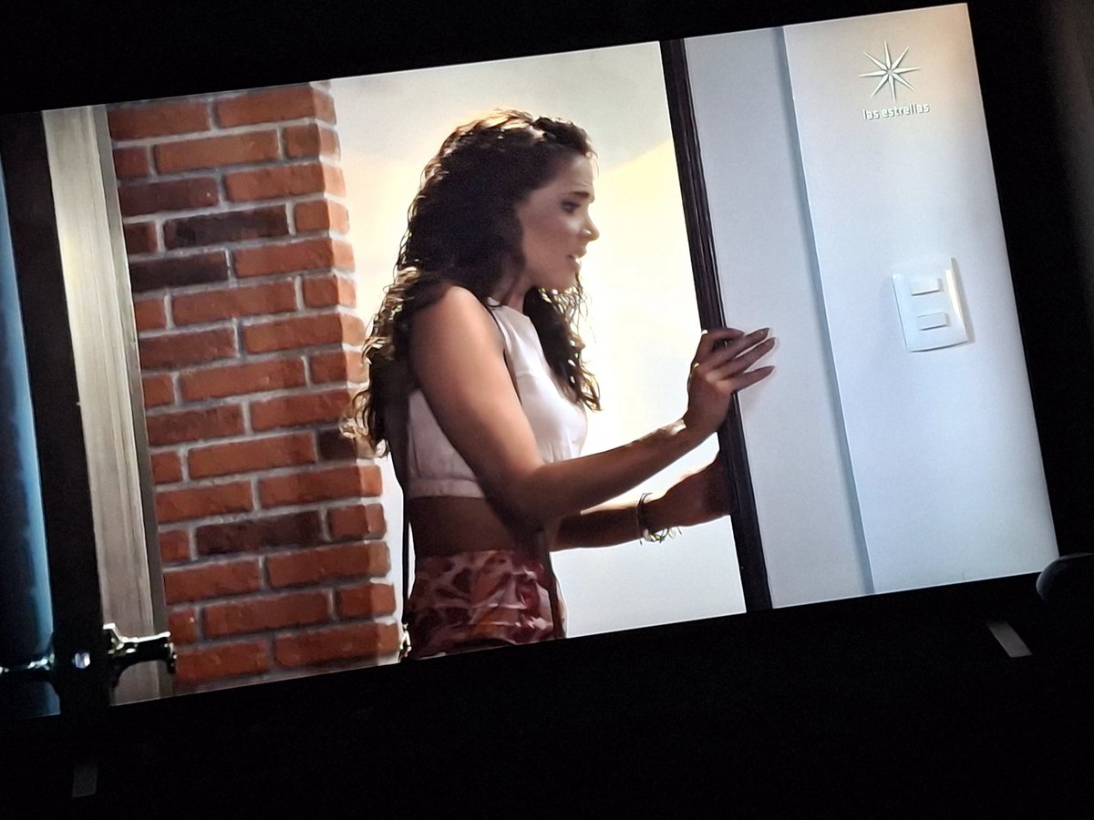 YulGuion7's tweet photo. Érika es una villanisima ¡AMOOO DEMASIADOOOO! #Amar 🌊❤️🔥 ¡IMPERDIBLE! ¡IMPERDIBLE! 
¡IMPERDIBLE! @Nachosada @rosasalazara @juancar_alcala @davidzepeda1 @evacedenor @LauraCarmine @vgonzalezactor @AnaMartinActriz @gabymelladou https://t.co/Jhhefv7Jzj