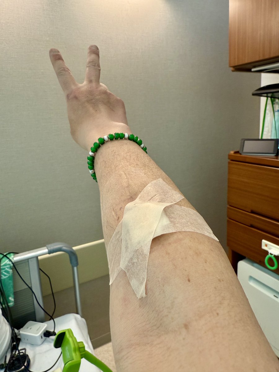 tetsuneko1414's tweet photo. 【入院生活4日目】
食事中ですが
ステロイドパルス点滴
3日目 終わり\(^o^)/
とりあえず
今回の点滴治療は終わり\(^o^)/
#哲猫
#入院生活
#慢性炎症性脱髄性多発神経炎
#CIDP #ステロイドパルス
#IVMP https://t.co/M24SVbsvMS