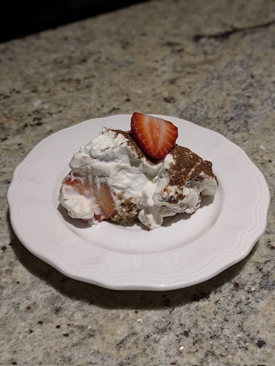 strawberry tiramisu (she fell..)