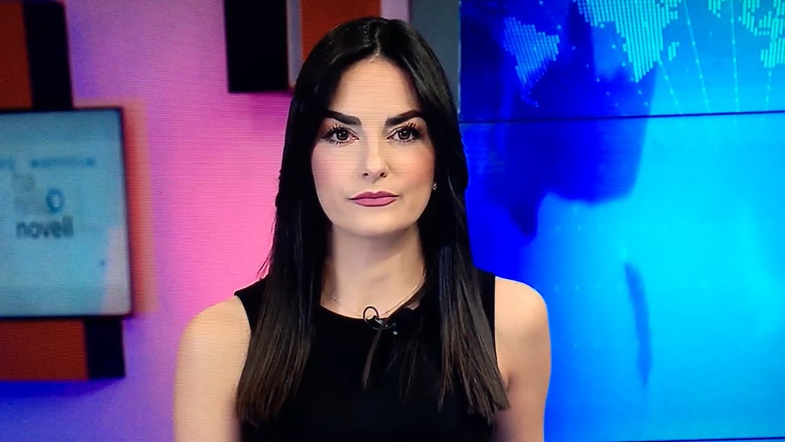 perrooguasoon's tweet photo. Hola @alemolinatv muy buenas noches, aquí viéndote en #EsNoticia @adn40 😍😍😍😍😘 https://t.co/d2PBrxVt1h