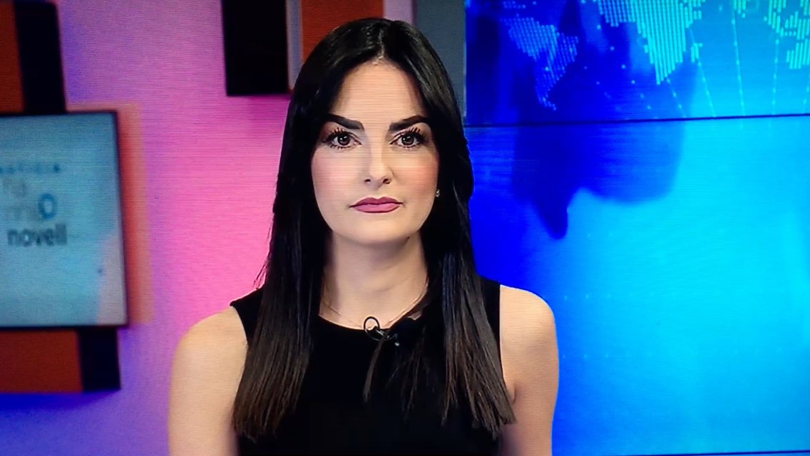 perrooguasoon's tweet photo. Hola @alemolinatv muy buenas noches, aquí viéndote en #EsNoticia @adn40 😍😍😍😍😘 https://t.co/d2PBrxVt1h