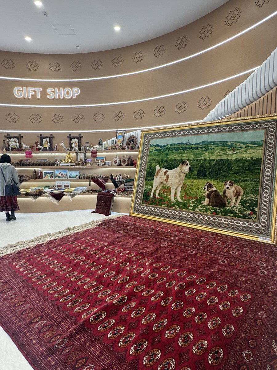 ところで、トルクメニスタンパビリオンのギフトショップはオープンし