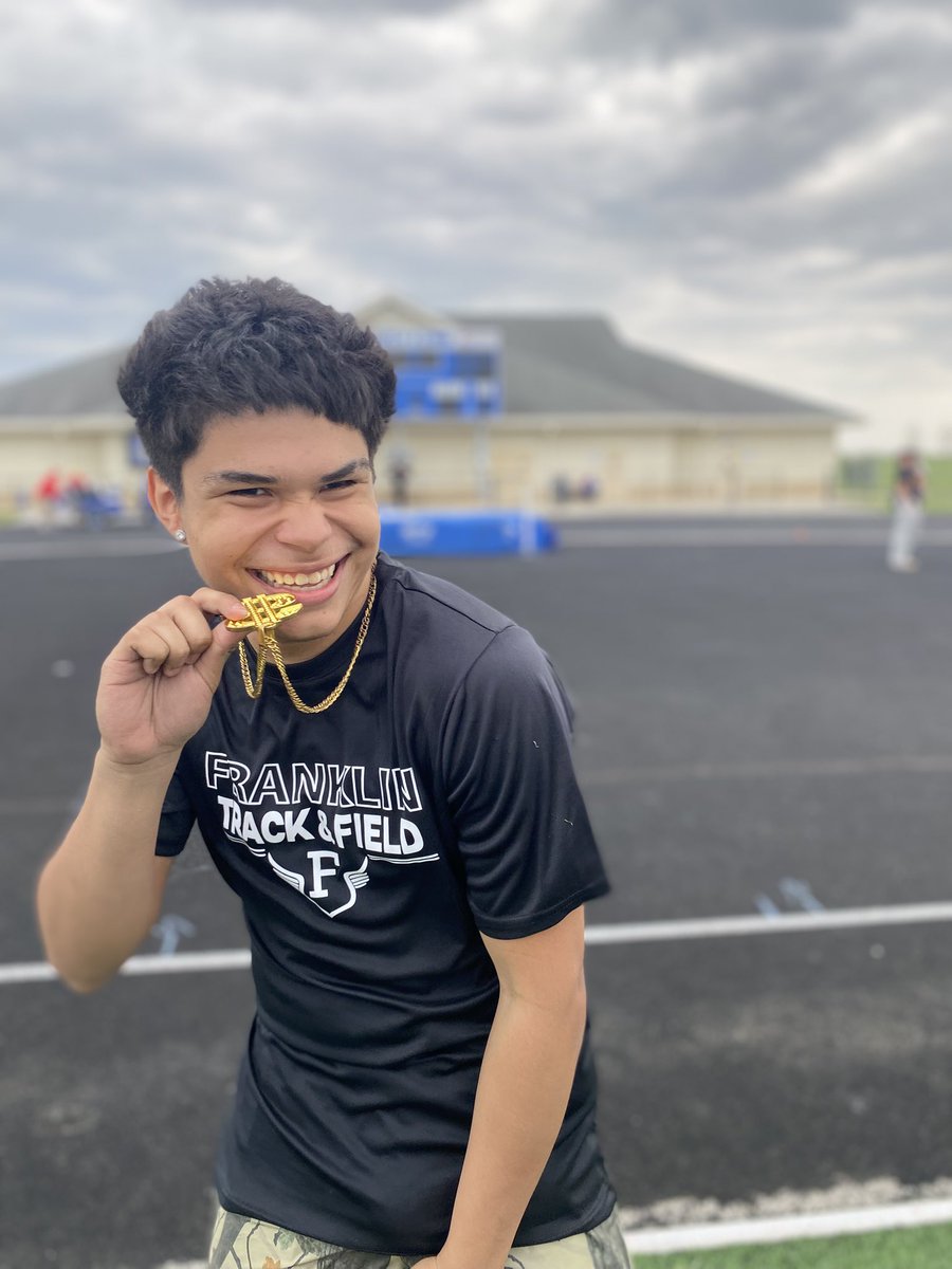 jkowalczyk54's tweet photo. 🚨NEW T&F PR🚨
Darwing Varela
200m 27.11
Tuesday vs. Martinsville
#PRChain
#ThisIsFranklin
@FCommXCandTrack
@GoGrizzlyCubs https://t.co/zZVALGWm6s