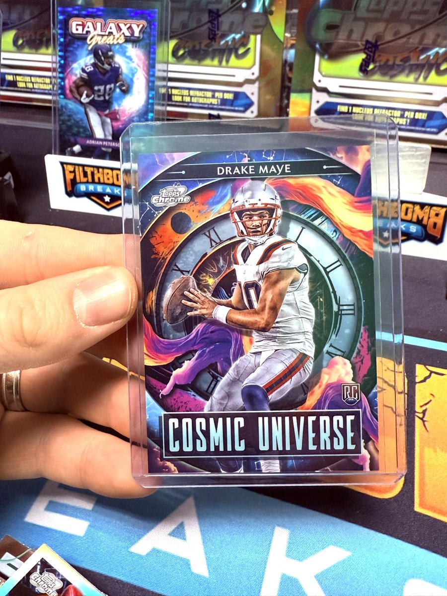 DmoneyXperience's tweet photo. Topps Chrome Cosmic has been on fire 🔥 this product just dropped today and it’s already delivering heat. Check out this absolutely stunning Drake Maye case hit. What a beauty!
Congrats to @WilliamEdd17736 on the awesome hit!! @filthbombbreaks
#ToppsChromeCosmic #DrakeMaye #CaseHit #FootballCards #CardCollectors #HobbyHeat #RookiePulls #NFLDraft #SportsCards #TradingCards