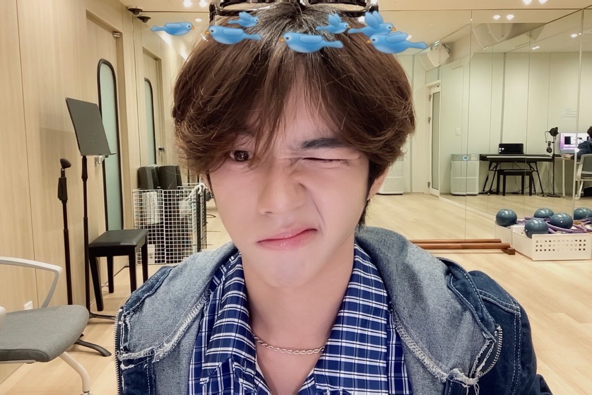 shiningstar_yel's tweet photo. In PH, boys turning 21 means offclly debuting to adulthood. This baby right here is turning 21, on 21! Let's make it xtra special, esp that he will celebrate it with his 2nd family for the 1st time!

JL D-DAY ON THE TWENTY FIRST
#TwentyOneandOnlyJL 
#AHOF #아홉 #JLGaspar #제이엘 https://t.co/WB9Hb4psqe