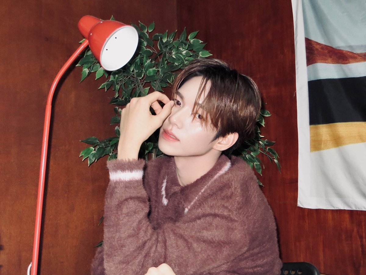 shiningstar_yel's tweet photo. In PH, boys turning 21 means offclly debuting to adulthood. This baby right here is turning 21, on 21! Let's make it xtra special, esp that he will celebrate it with his 2nd family for the 1st time!

JL D-DAY ON THE TWENTY FIRST
#TwentyOneandOnlyJL 
#AHOF #아홉 #JLGaspar #제이엘 https://t.co/WB9Hb4psqe