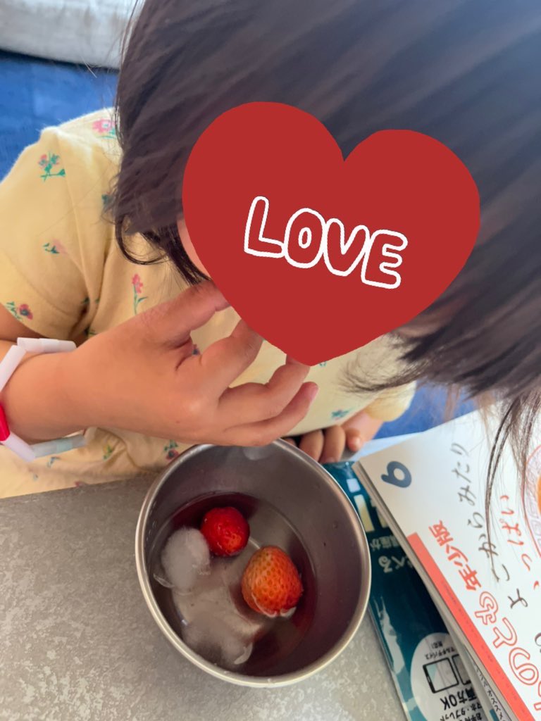 ONO_87's tweet photo. おうちのイチゴ収穫🍓 https://t.co/ZccsjSCxIj
