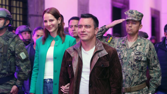 ATENCIÓN - URGENTE

FF. AA. alertan sobre posible llegada de sicarios desde México para atentar contra el presidente Noboa larepublica.ec/blog/2025/04/1…