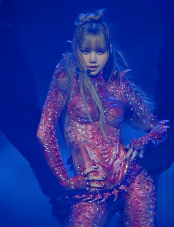 LISANATIONS_'s tweet photo. #LISACHELLA takes over, now trending #2 worldwide. ROCKSTAR LISA COACHELLA at #3! https://t.co/YydXQFrW0J