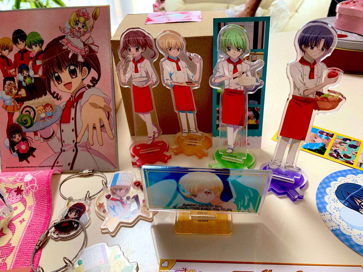 やっと一色原稿アップしましたー💓カラーに入る前に韓国ポップアップストア商品のご紹介です🍓🍰こちらはアニメの絵を使用してるのでアンリ先生や天王寺さんもいるのが嬉しいです😃 
