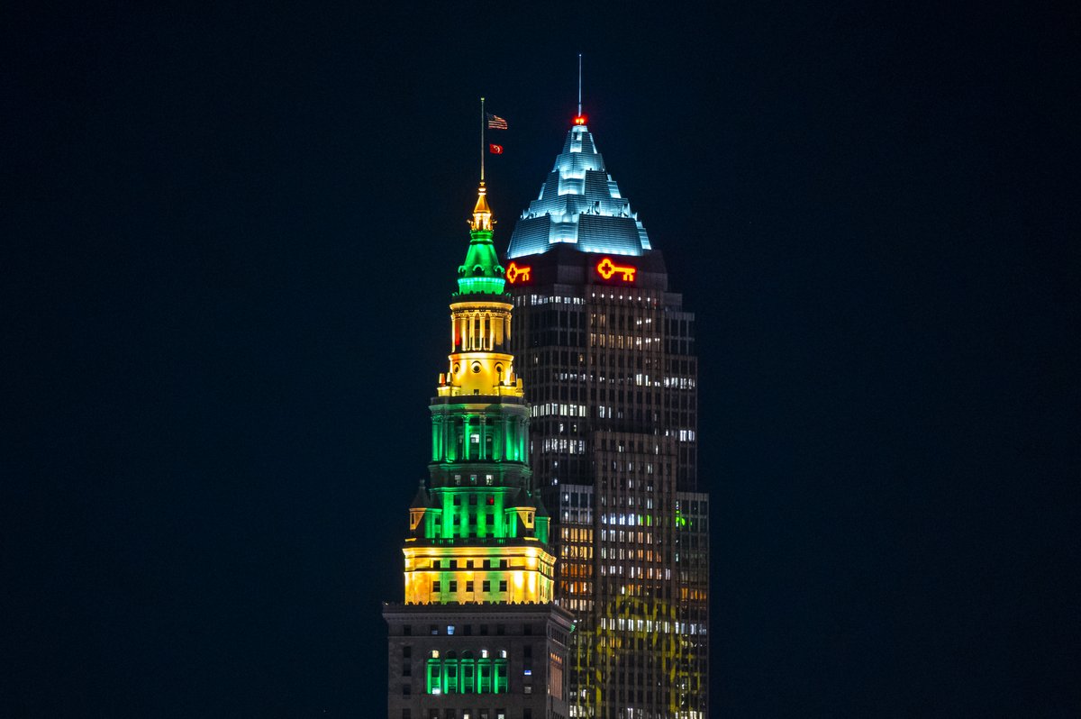 forcvnp's tweet photo. Cleveland's skyline had a new color scheme, thanks to Terminal Tower, as it lit up the night in honor of Cuyahoga Valley National Park's 50th anniversary! 

#ClevelandSkyline #TerminalTower #CuyahogaValley #ClevelandParks #NationalParkAnniversary #CuyahogaValleyNPS #CVNP https://t.co/UNkZfniCTe