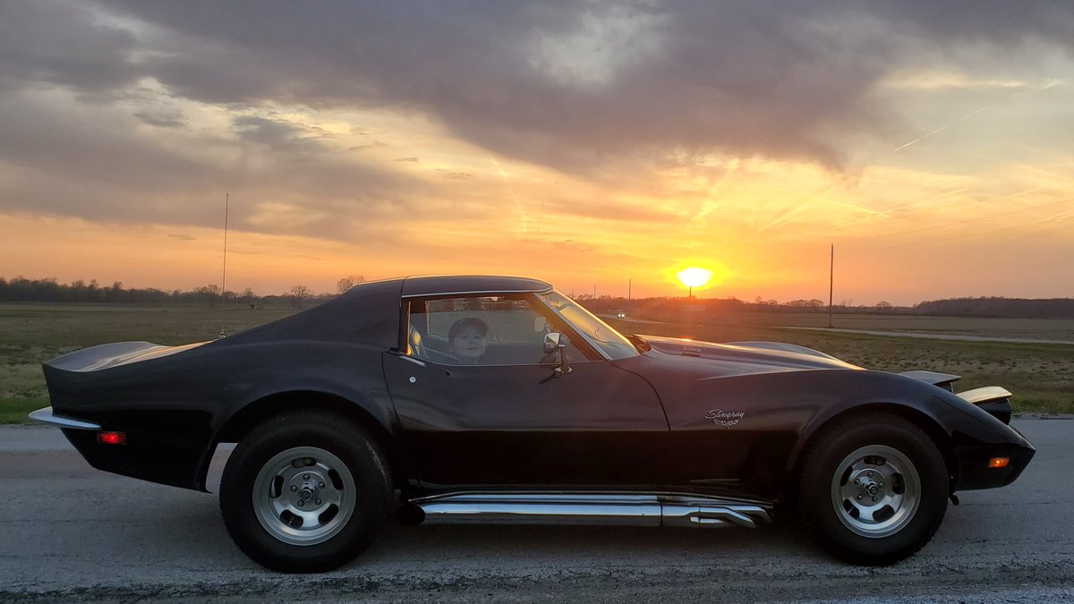 dcdsonic's tweet photo. 1977 Corvette stingray 😎😍 https://t.co/t92dIgpdkR