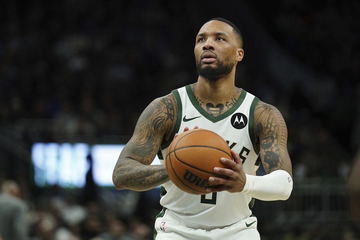 CGTNSportsScene's tweet image. ⏳"Obviously there’s people with way worse issues than I’ve dealt with."

-- #MilwaukeeBucks superstar #DamianLillard was just cleared for full basketball🏀activities after a month sidelined with deep vein thrombosis. 

So yes, light at end of tunnel is glowing !☺️#NBA