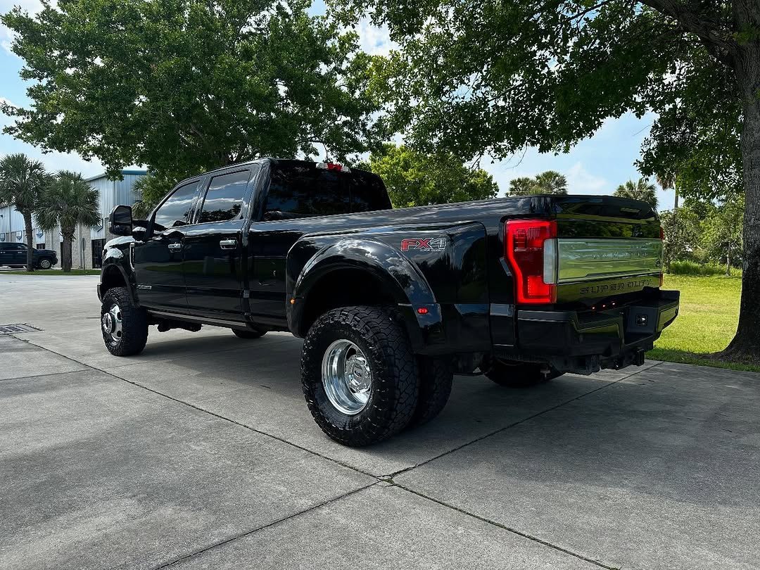 RandyT110's tweet photo. 💎 L I M I T E D 💎 \n💥 FOR SALE 💥\n📍 NO TRADE INS\nSuper Clean F350 Limited dually! Only $49,900!\n2018 Ford F350 Limited 4x4\n6.7 powerstroke diesel\n6 speed transmission \n128k miles\nOne owner\nClean title, clean carfax no accidents\nSouthern truck Zero rust \nReadylift https://t.co/pVoZKbSq60