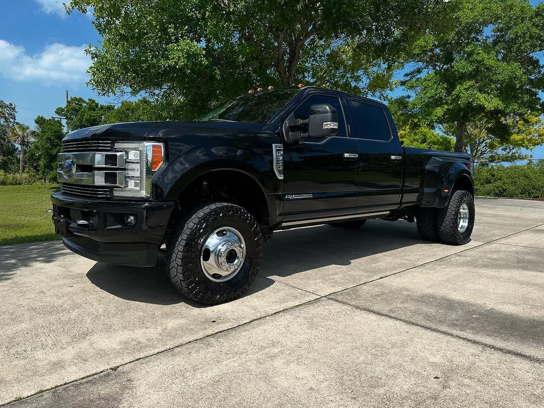 RandyT110's tweet photo. 💎 L I M I T E D 💎 \n💥 FOR SALE 💥\n📍 NO TRADE INS\nSuper Clean F350 Limited dually! Only $49,900!\n2018 Ford F350 Limited 4x4\n6.7 powerstroke diesel\n6 speed transmission \n128k miles\nOne owner\nClean title, clean carfax no accidents\nSouthern truck Zero rust \nReadylift https://t.co/pVoZKbSq60