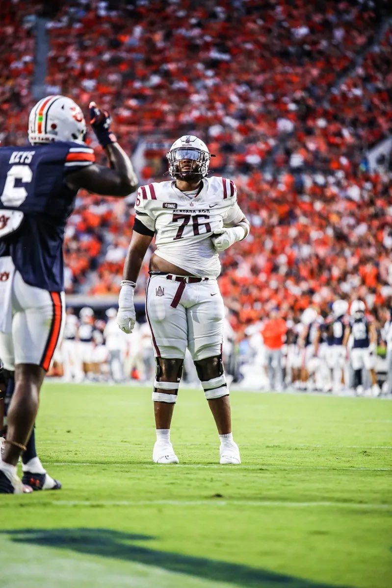 MyNameRod21's tweet image. Blessed to receive an offer from Alabama A&M 🐶 @dennisa7373 @CoachBradB @AverageJoesSpo1