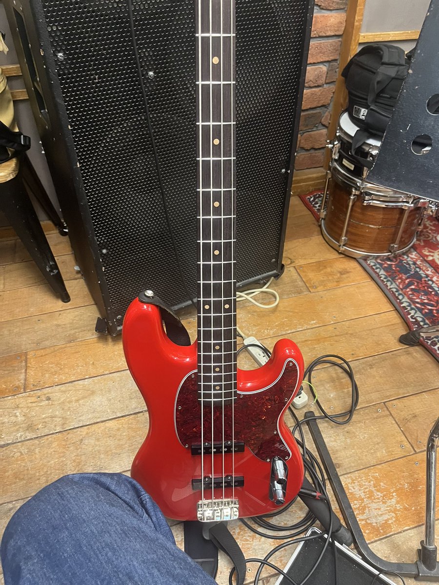 taiga_616_bass's tweet image. ベーシストの藤谷一郎さんからお借りした16Bass！
凄く鳴る‼️🎸