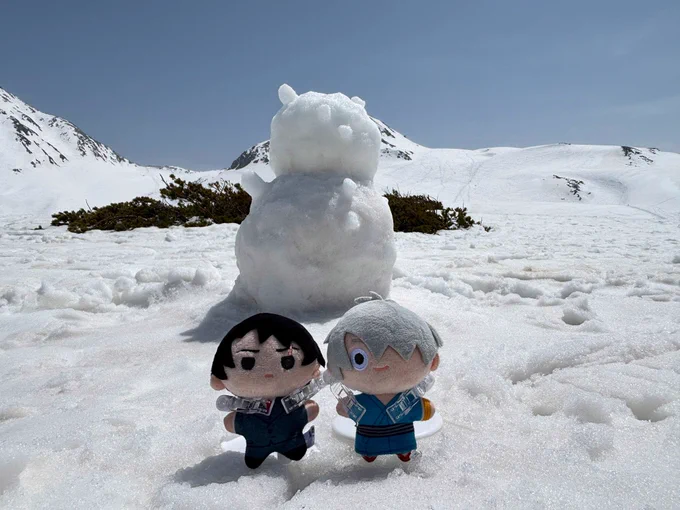 立山の雪を満喫するゲゲ郎と水木さん 