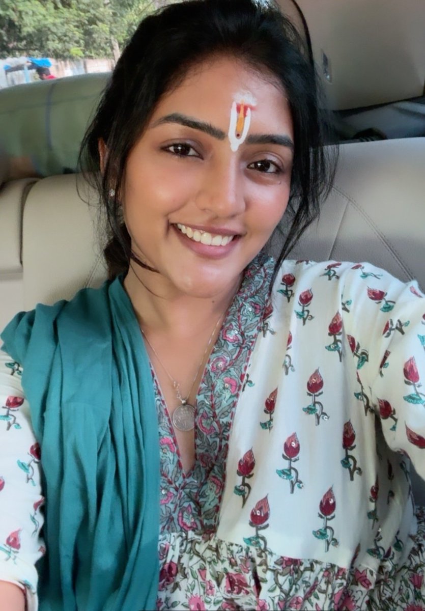 ASMT07070708's tweet image. Happy Birthday Eesha 🖤 🤍 
#EeshaRebba