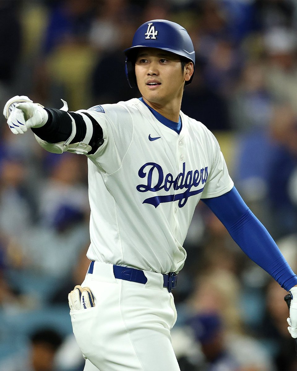 MLBJapan's tweet photo. 【 #ドジャース 】#大谷翔平 が真美子夫人の出産に向けて父親リスト入りし、今日の試合から一時的に戦線を離脱しています。
無事にご出産されることを願いましょう🙏
#日本人選手情報 https://t.co/X2J1ys8eVR