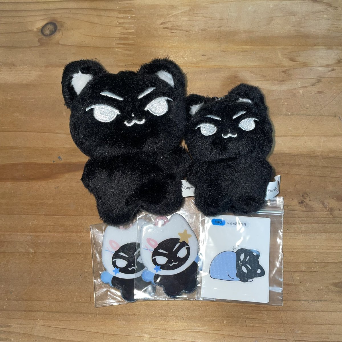 깜한이 왔다아~ 10cm는 대충 크기 예상했었는데 7cm인형 진짜 쪼꼬미해ㅠㅠ 사길 잘했다 생각함 #SEUNGHAN #깜한이 #승한<a href="/kkamhani/">깜한이 (배송중•••)</a>