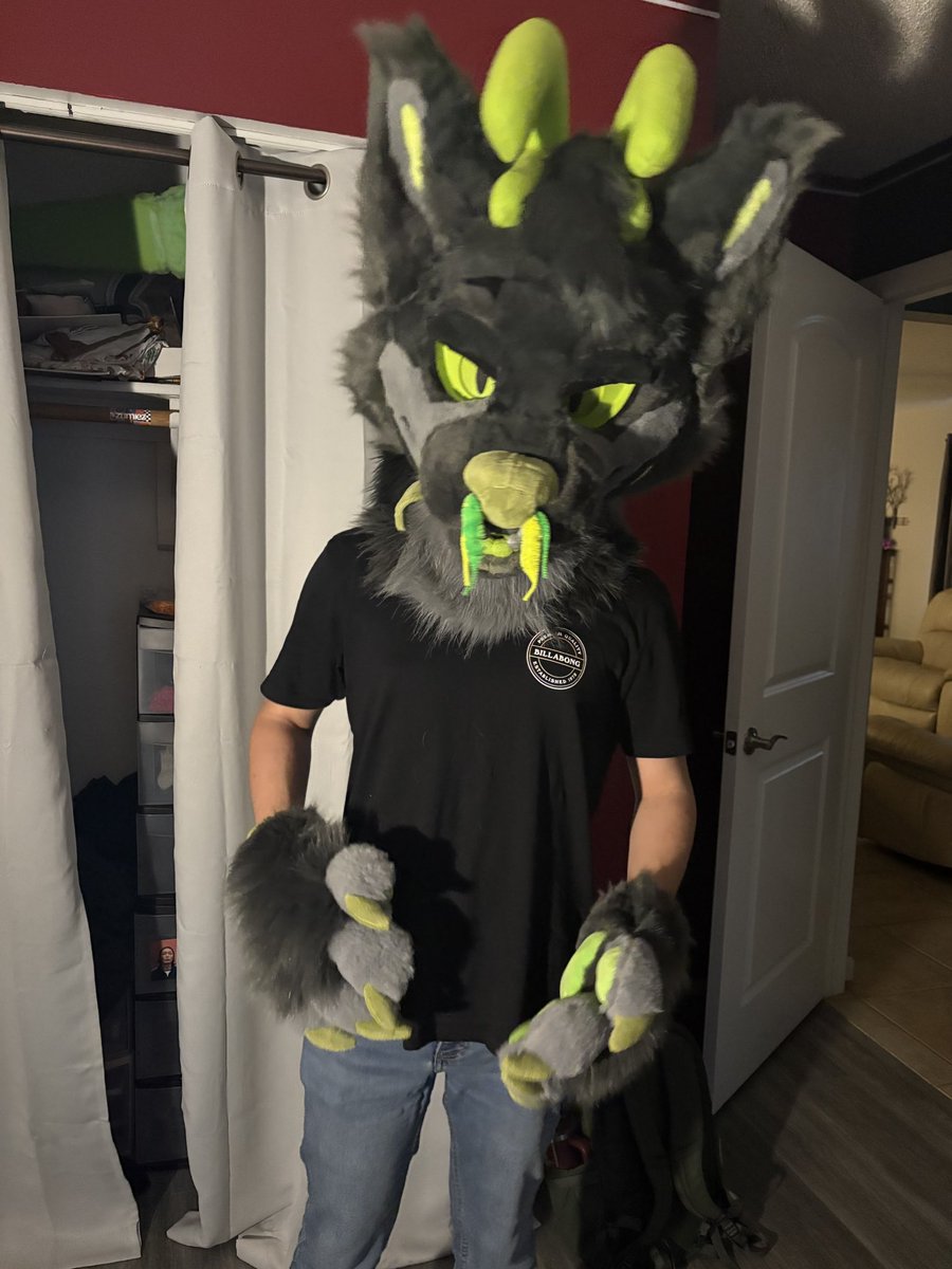 ItsJustTop's tweet image. Guys I wore the thing