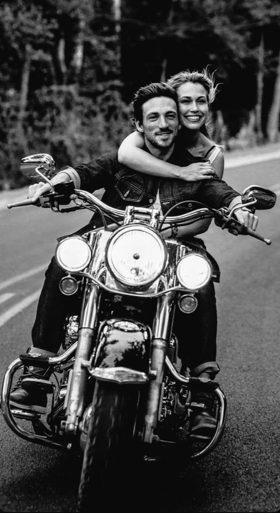 "Ojalá podamos tener el coraje para estar solos
y la valentía para estar juntos"...

Eduardo Galeano.