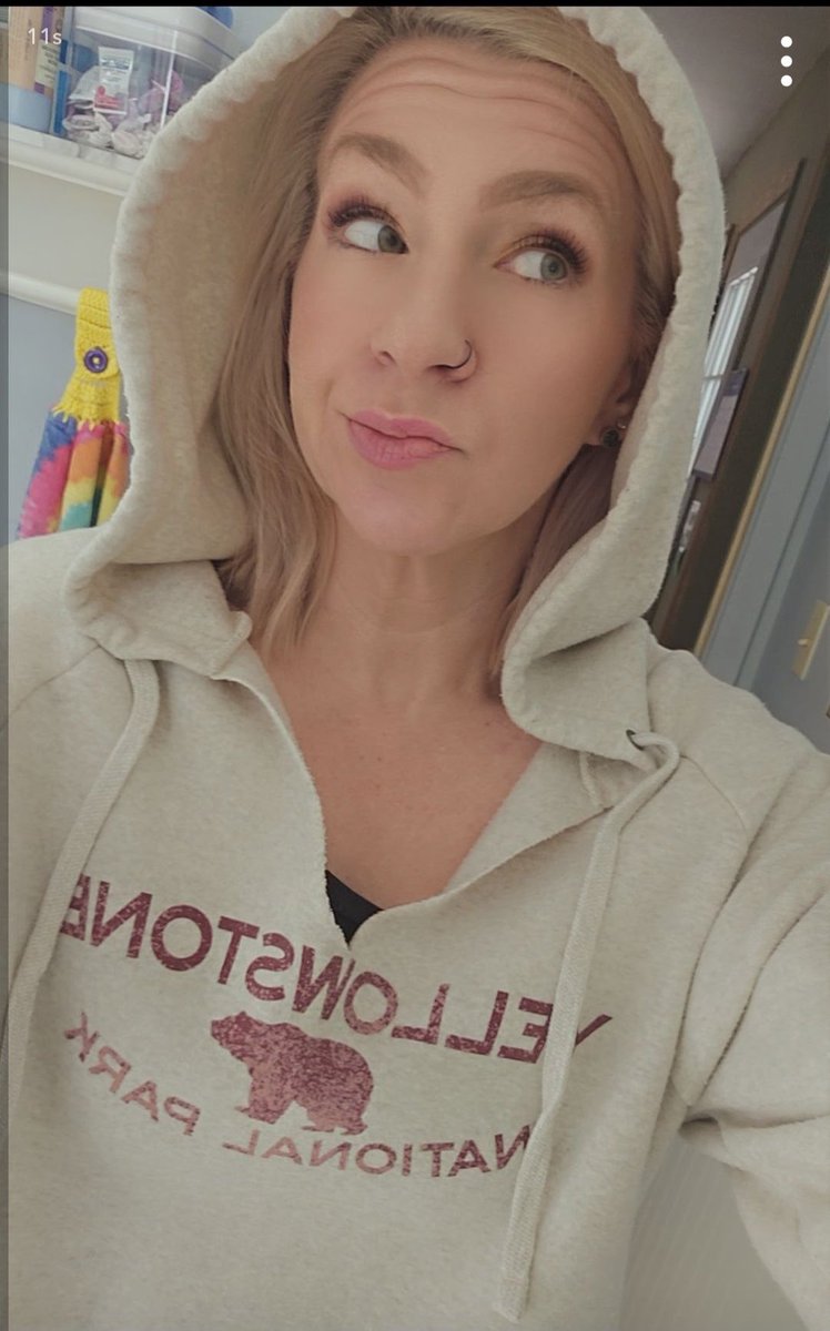 rae_coco6969's tweet photo. Hmmm what should I do now that my day is over and it’s time for the slut in me to cum out 😻💦💋 https://t.co/aubLG500cV