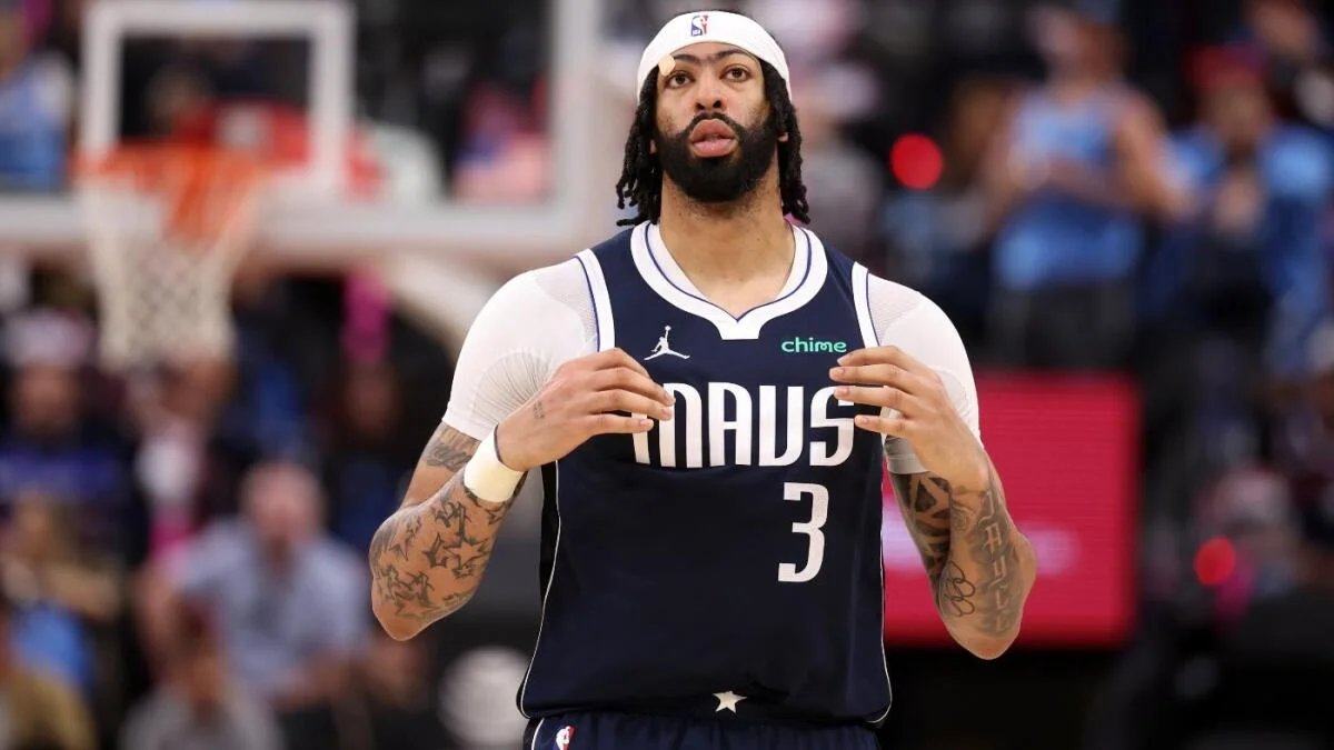 ANTHONY DAVIS TONIGHT 
〰️ 37 minutes  
〰️ 40 points
〰️ 9 rebounds 
〰️ 2 assists 
〰️ 2 stocks

INJURED AND GAVE IT HIS ALL 👏

GIVE AD HIS FLOWERS 💐