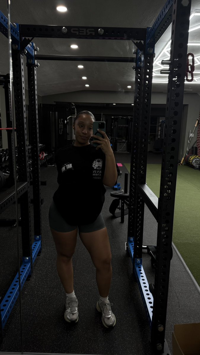 samm_iris's tweet photo. Dropping in to let y’all know I’m still a muscle mami (but stronger)✨ https://t.co/Zg3LUNBqTH