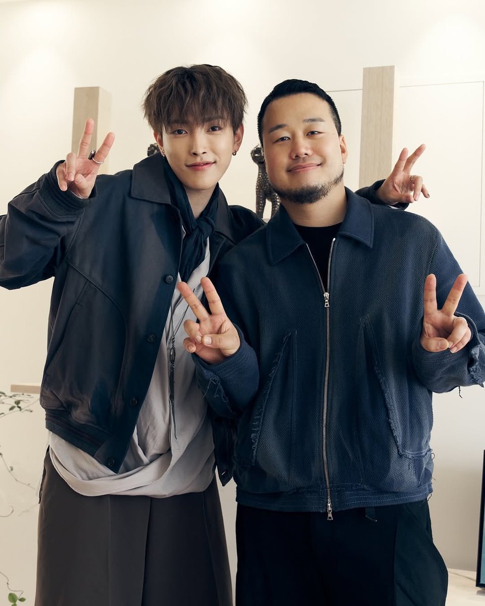 [📷] Hongjoong with designer Jiyong Kim at JiyongKim new flagship store preview opening

#ATEEZ #에이티즈 #HONGJOONG
