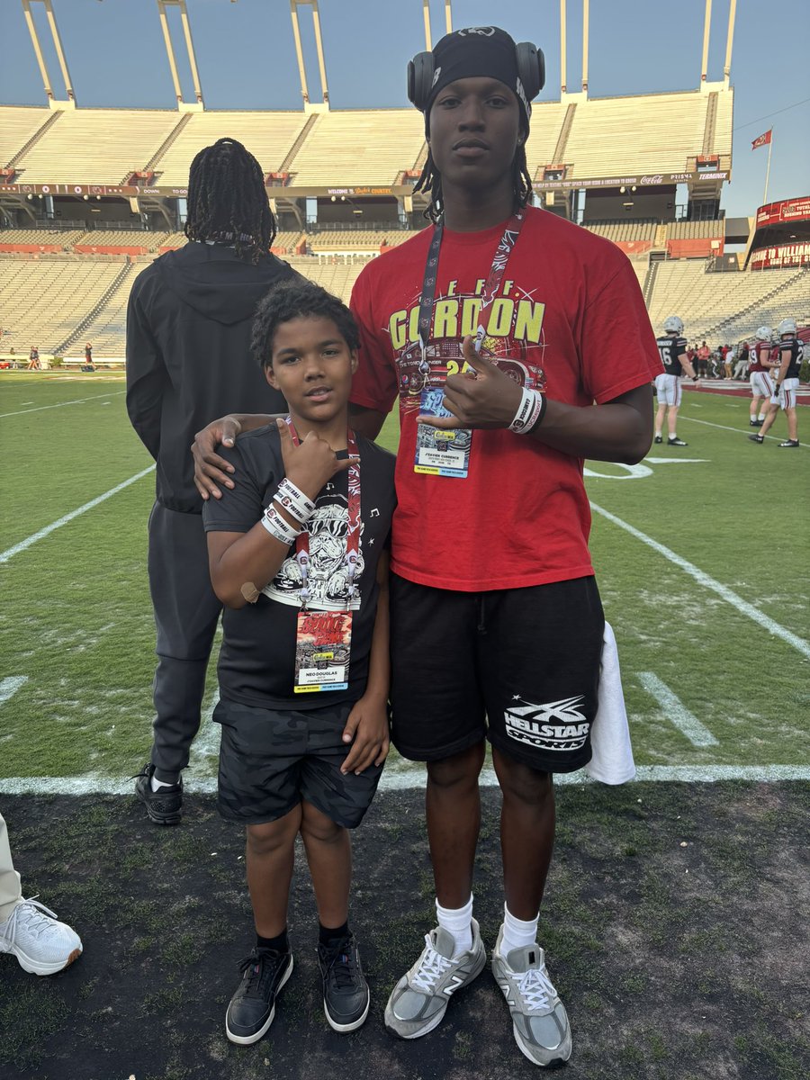 JZavien's tweet image. I had a great time in Willy B at  @GamecockFB Spring Game.The vibe was awesome as always I enjoyed it with my family #GoCocks🤙🏾🐓 @CoachSBeamer @togray14 @southpointeFBSC @CoachRichAD @RivalsFriedman @ChadSimmons_ @TomLoy247 @HaleMcGranahan @NeoDouglas @JoshDobsonDB