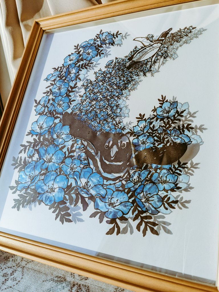 夢の中で宙に浮く時、私の場合は空を飛ぶっていうより泳いでいる感覚に近いです
しかも割と必死で足動かさないと飛べない（笑）

この作品のように軽やかに宙を泳いでみたいものです🐧
#切り絵