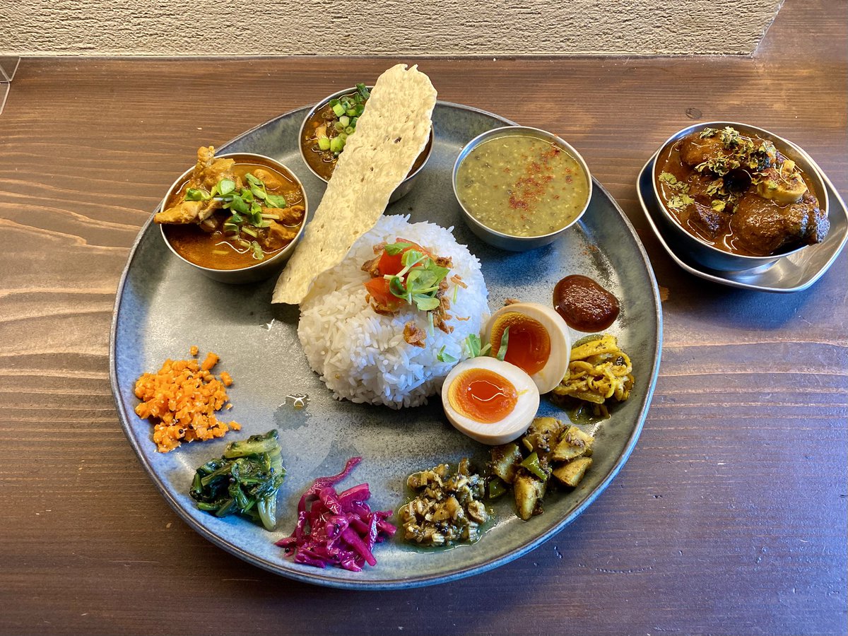 元町のemacurry‼︎
ビジュアルだけでなく味も実力派、肉肉しいエマトンは必食🥩✨
