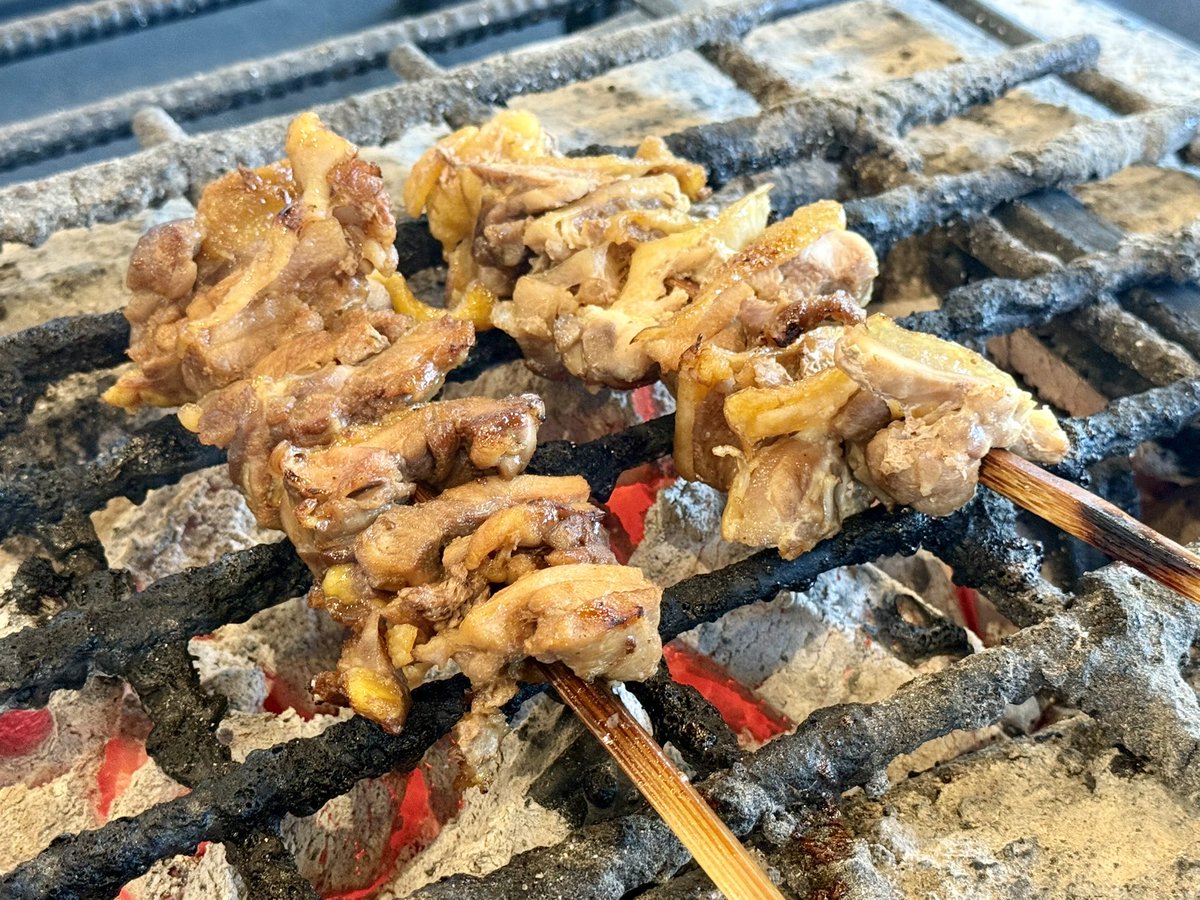challenge0start's tweet photo. 炭火で大きな焼き鳥
#炭鳥 #蔵 #IKADA https://t.co/nZZSshBh8g