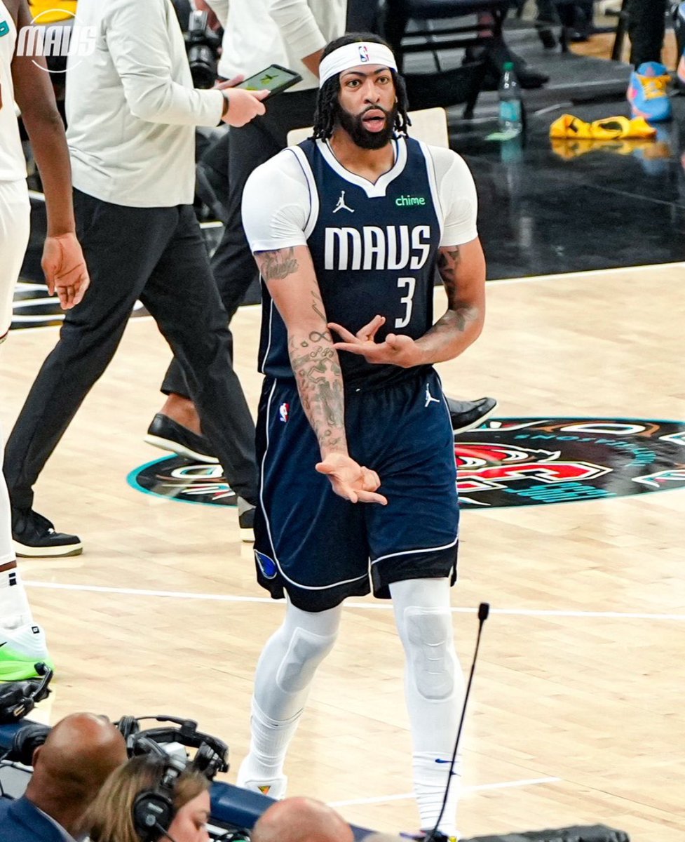 NationMffl's tweet photo. ANTHONY DAVIS TONIGHT:

40 POINTS
9 REBOUNDS
2 ASSISTS
16-29 FG

MFFL’s appreciate you 🤞💙 https://t.co/fqWBDu9AgZ
