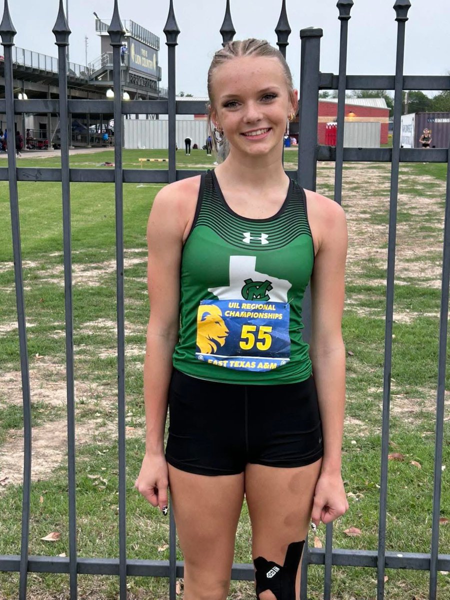 CMLadyFoxes's tweet photo. Super proud of these kiddos for competing in the Regional trackmeet today!!! Kaelee has advanced to the finals tomorrow in the 100H and 300H, let’s gooo💚 https://t.co/FeXOHbTo1s