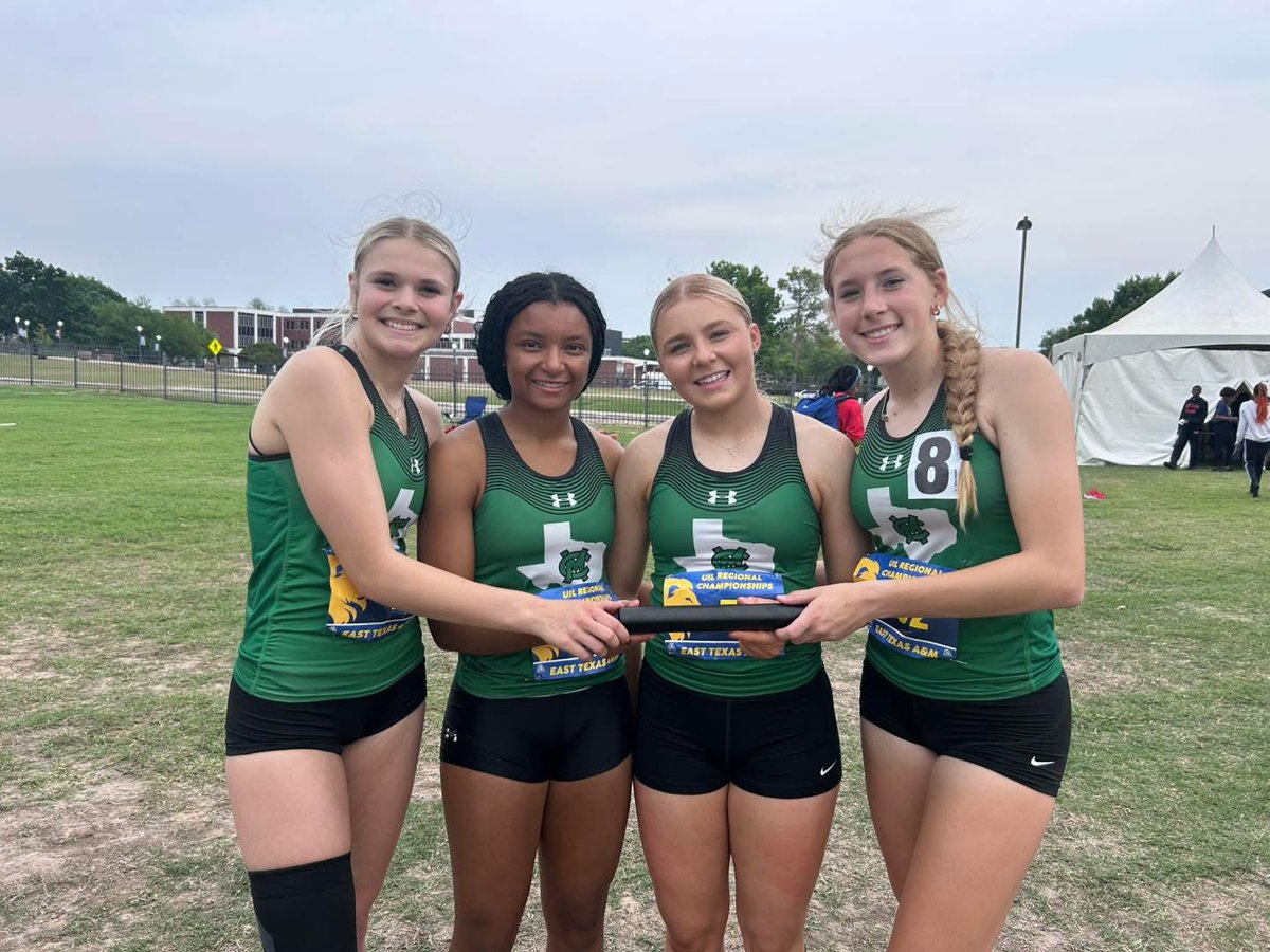 CMLadyFoxes's tweet photo. Super proud of these kiddos for competing in the Regional trackmeet today!!! Kaelee has advanced to the finals tomorrow in the 100H and 300H, let’s gooo💚 https://t.co/FeXOHbTo1s