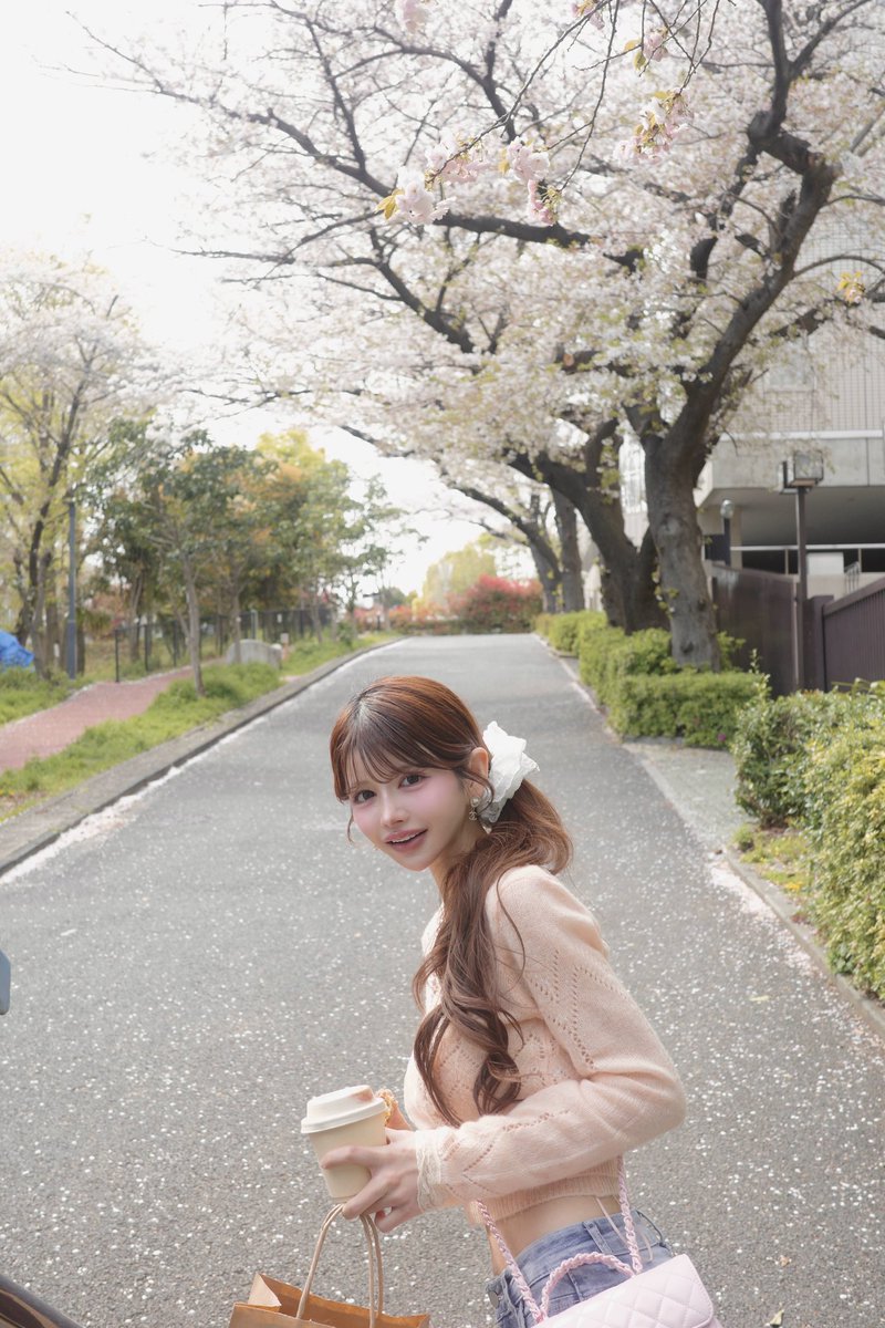 LgYTqcn5Ah16592's tweet photo. 春はあたしのために桜が咲くし、冬はあたしのために雪が降る https://t.co/CW7ngBcEXD