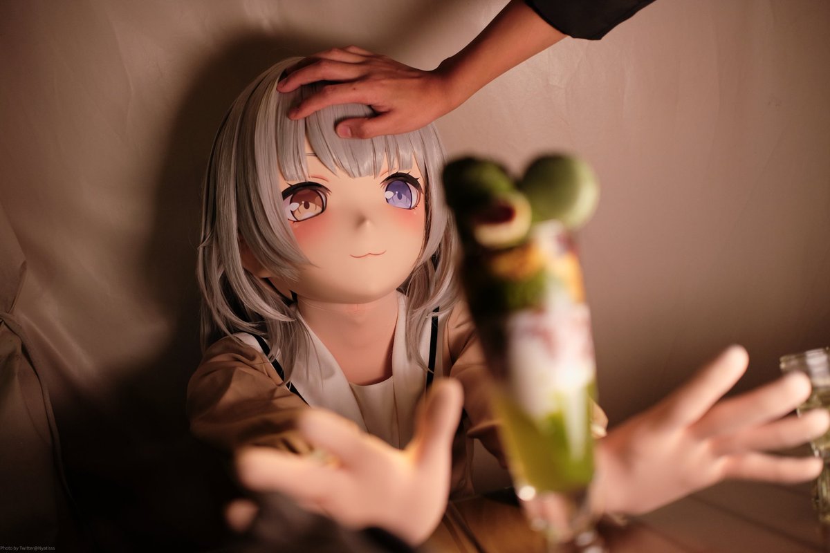 【要乐奈的抹茶时光】
暖黄灯下，她温柔地将一勺清香递向你，淡淡茶苦与甘甜在舌尖交织✨🍵（图4为剧中场景复刻😆）
感谢：<a href="/Nyatisss/">Nyatis</a>的摄影&amp;后勤😽
#着ぐるみ #kigurumi #mygo #要乐奈 #抹茶芭菲