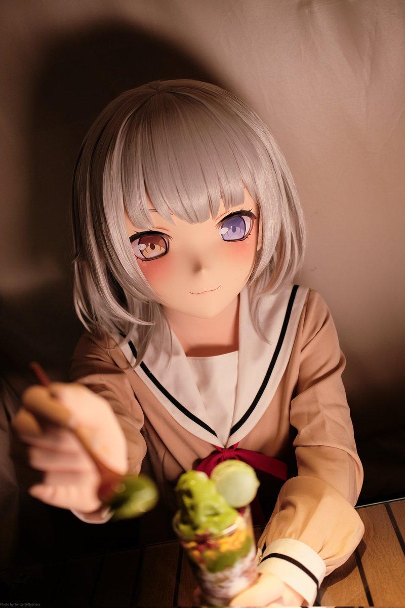 polutiontea's tweet image. 【要乐奈的抹茶时光】
暖黄灯下，她温柔地将一勺清香递向你，淡淡茶苦与甘甜在舌尖交织✨🍵（图4为剧中场景复刻😆）
感谢：@Nyatisss的摄影&amp;amp;后勤😽
#着ぐるみ #kigurumi #mygo #要乐奈 #抹茶芭菲