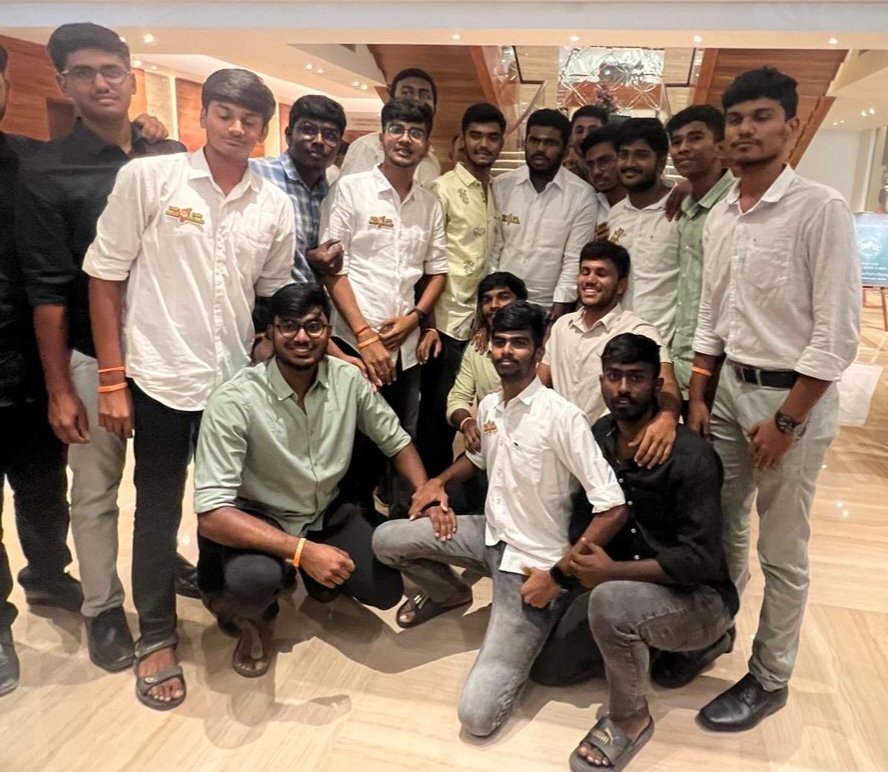 sutharsan_avnsi's tweet photo. We Youngsters are Always with Thalaivar @annamalai_k ❤️

பலமுறை அண்ணாமலை அண்ணனை சந்தித்து உரையாடி இருந்தாலும். நண்பர்களுடன் சேர்ந்து தலைவர் அண்ணாமலை-யை சந்தித்து உரையாடிய இந்த சந்திப்பு எப்போதுமே ஒரு நெகிழ்வான தருணம்.!
#Memories_2023 

@Senthil_TNBJP 
@etamilelango 
@thiyagusoft https://t.co/XnXtjz2OnR