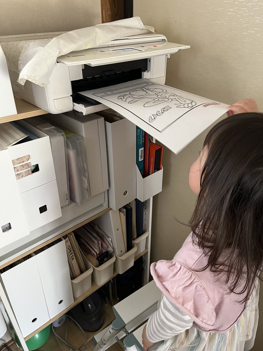 arte_hitton's tweet photo. 我が家のプリンターは子どもの塗り絵印刷でパワーを最大に発揮しています https://t.co/yfMXtJ9yOq