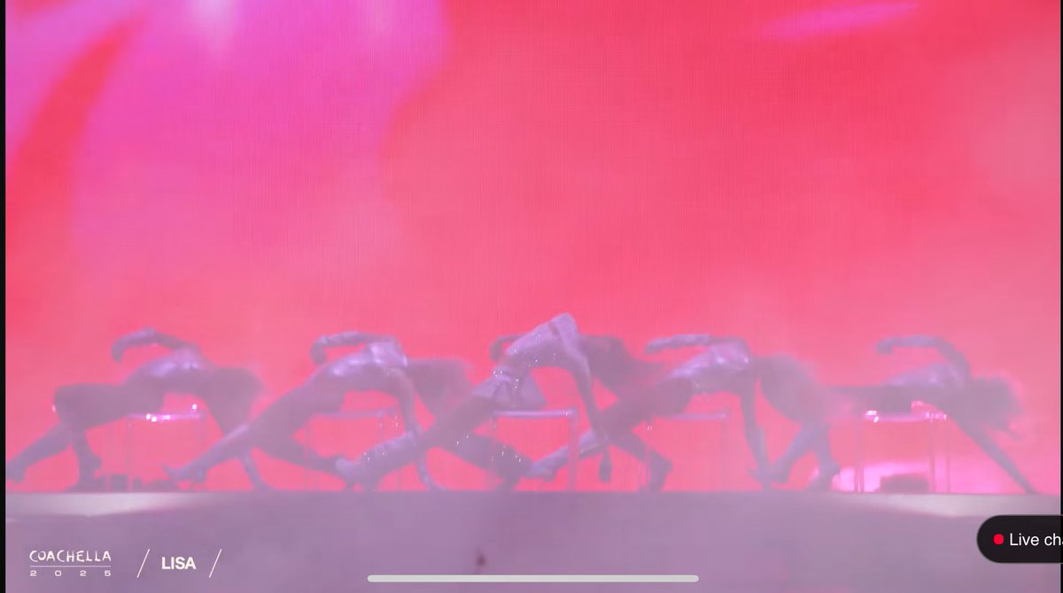 ParelazZ's tweet photo. เป๊ะแบบ copy and paste วีค1 แต่วีคนี้มากับลม ผมปลิวมากกก

ROCKSTAR LISA COACHELLA 
#LISACHELLA #Coachella2025 #LISA https://t.co/WydcI1o5Ia