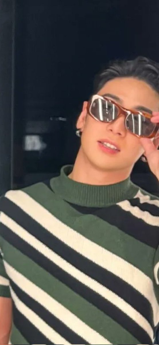 거울속 존잘님도 크게 보고 다시 보자