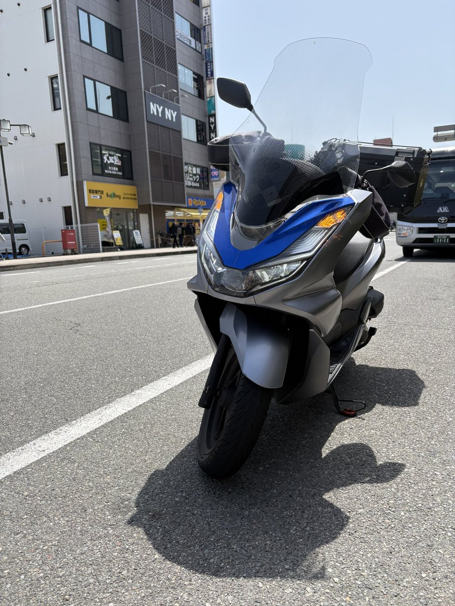 YuyaUE1's tweet photo. 納車から4年経過。時々エンストするけどまだまだ現役！

来年の今頃は10万キロ迎えられたらいいなぁ。

今年は色々修理箇所出てくるので頑張って稼がないと！ https://t.co/IbOFnBG0pj